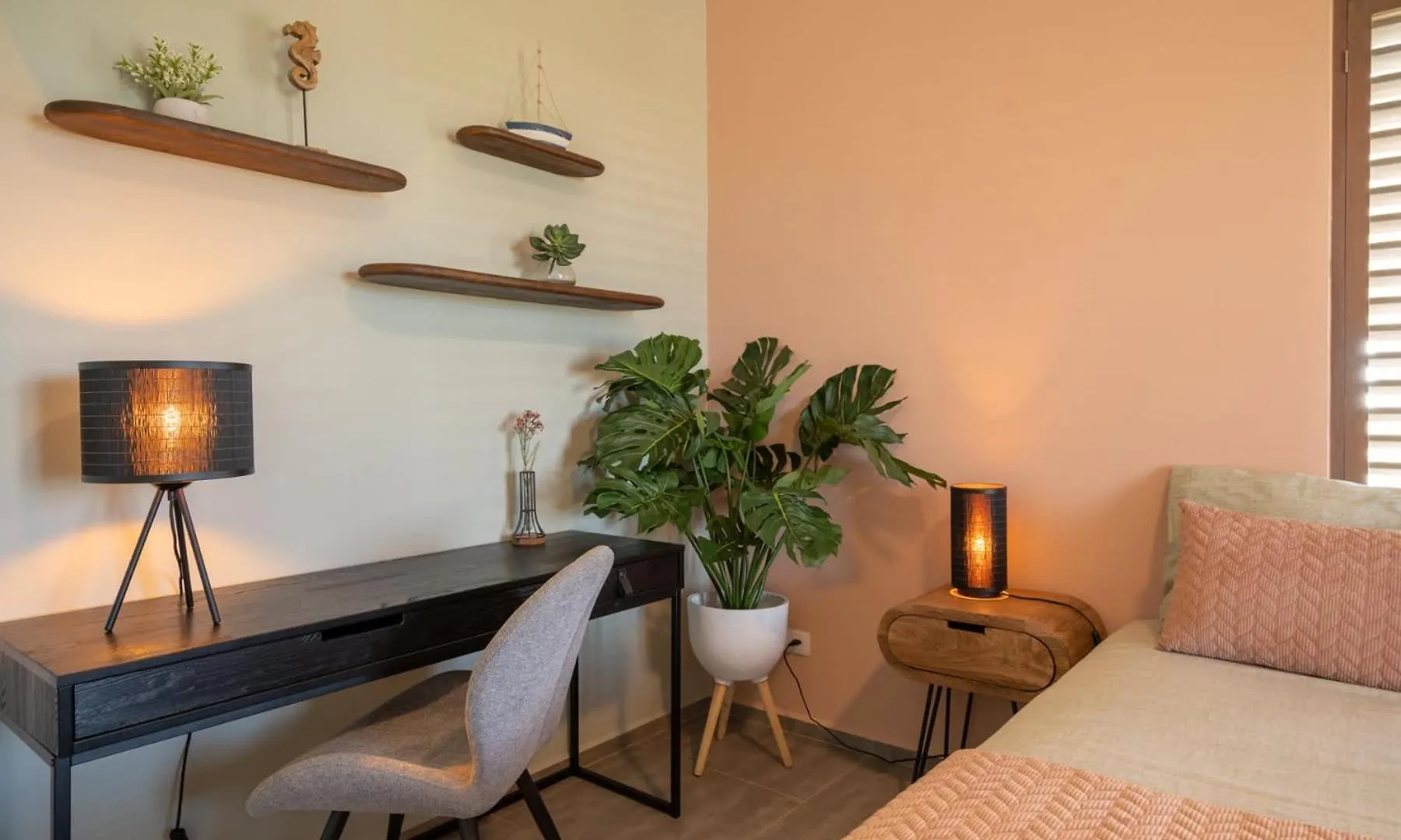 Belnem Breeze Rileks With Views Towards The Sea And Sunset Apartment Kralendijk