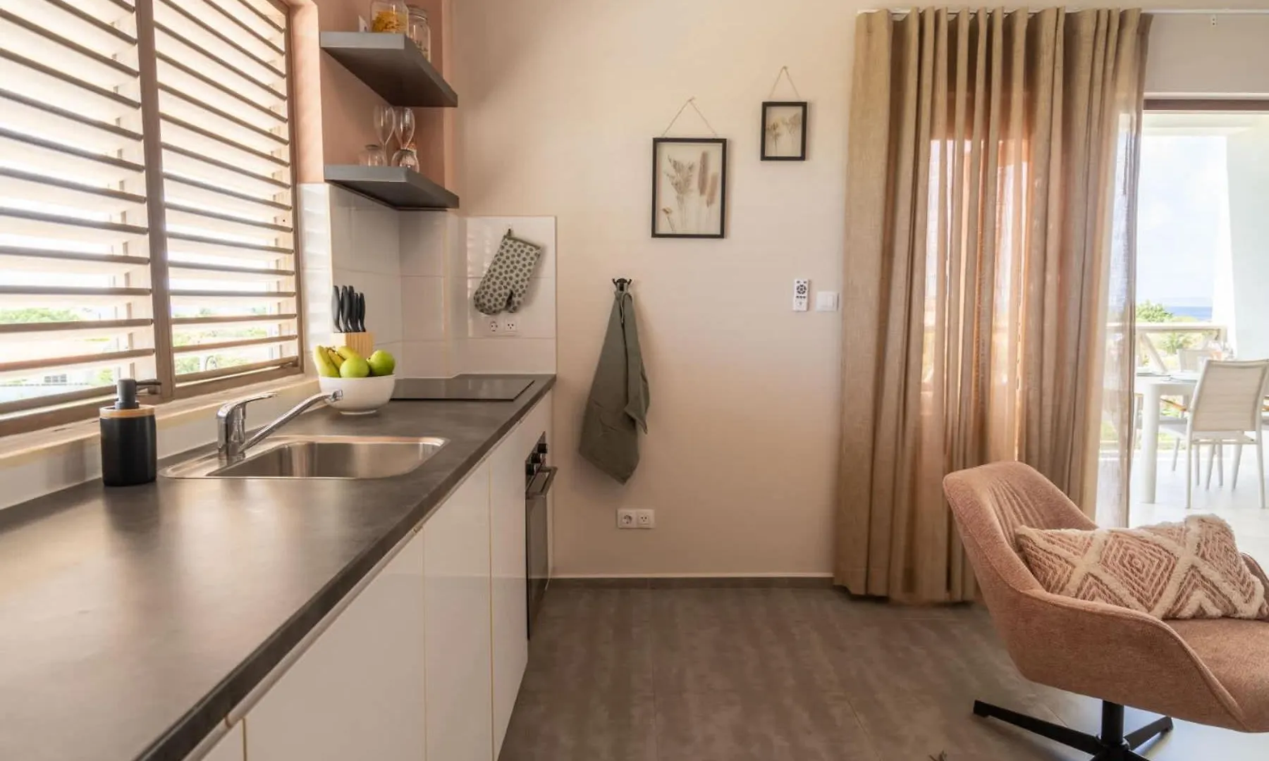 Belnem Breeze Rileks With Views Towards The Sea And Sunset Apartment Kralendijk